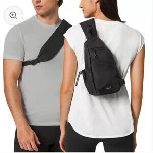 NWT MONDETTA UNISEX SLING BAG